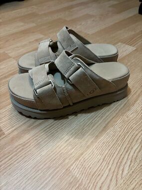 UGG Goldenstar Hi Slides Sand
